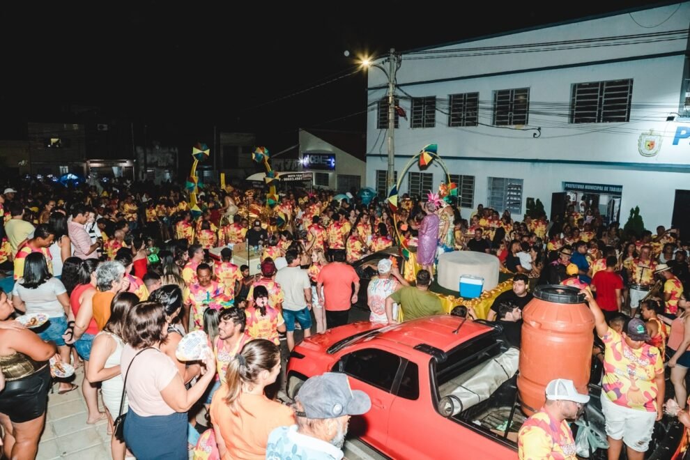 bloco-“o-vassourao”-abre-o-carnaval-de-tabira-com-desfile-e-grandes-shows