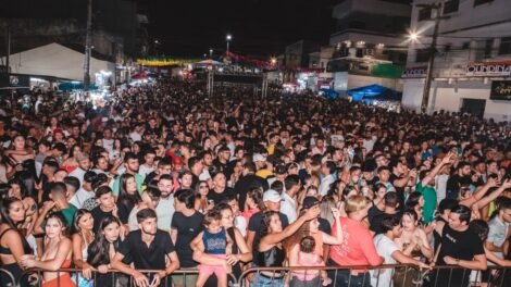 segundo-dia-do-carnaval-de-tabira-reune-bom-publico