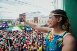 raquel-lyra-participa-da-folia-dos-papangus-de-bezerros