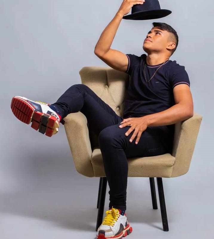 allanzin-cantor-e-gilcy-animam-“bloco-das-bichas”-em-carnaiba-nesta-terca-feira