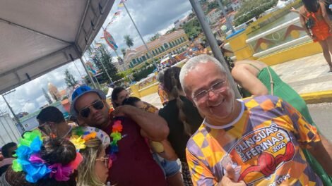 triunfo:-prefeito-luciano-anima-bloco-lingua-ferina-neste-domingo-de-carnaval