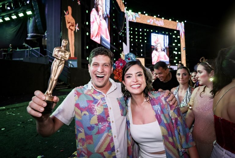 festa-no-marco-zero-celebra-oscar-de-“ainda-estou-aqui”