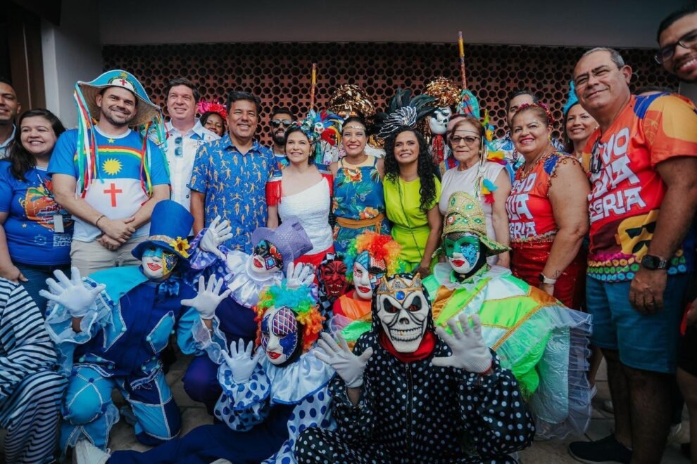 no-agreste-do-estado,-governadora-raquel-lyra-participa-da-folia-dos-papangus-de-bezerros