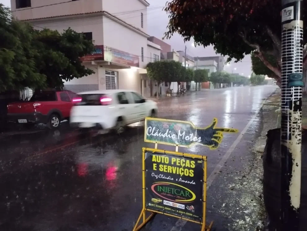 carnaiba-registra-chuvas-na-noite-deste-domingo