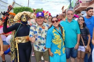 duque-prestigia-desfile-dos-caretas-e-canaa-folia-em-triunfo