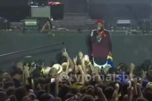 baianasystem-agita-o-marco-zero-no-carnaval-do-recife-com-coro-de-“sem-anistia”