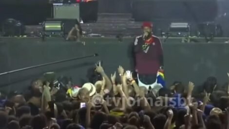 baianasystem-agita-o-marco-zero-no-carnaval-do-recife-com-coro-de-“sem-anistia”