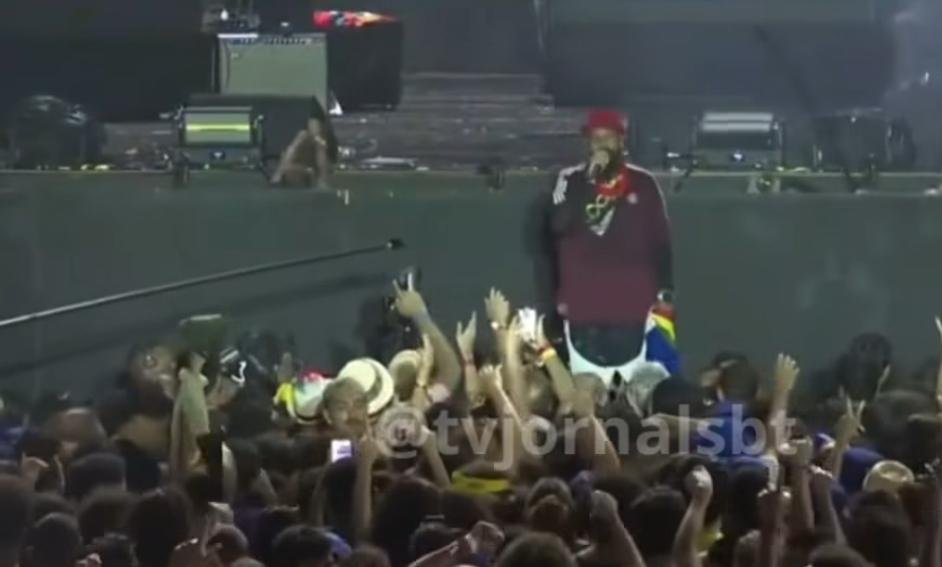 baianasystem-agita-o-marco-zero-no-carnaval-do-recife-com-coro-de-“sem-anistia”