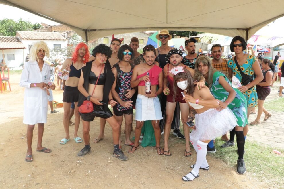 domingo-de-carnaval-em-afogados-comecou-com-a-animacao-das-virgens-do-sobreira