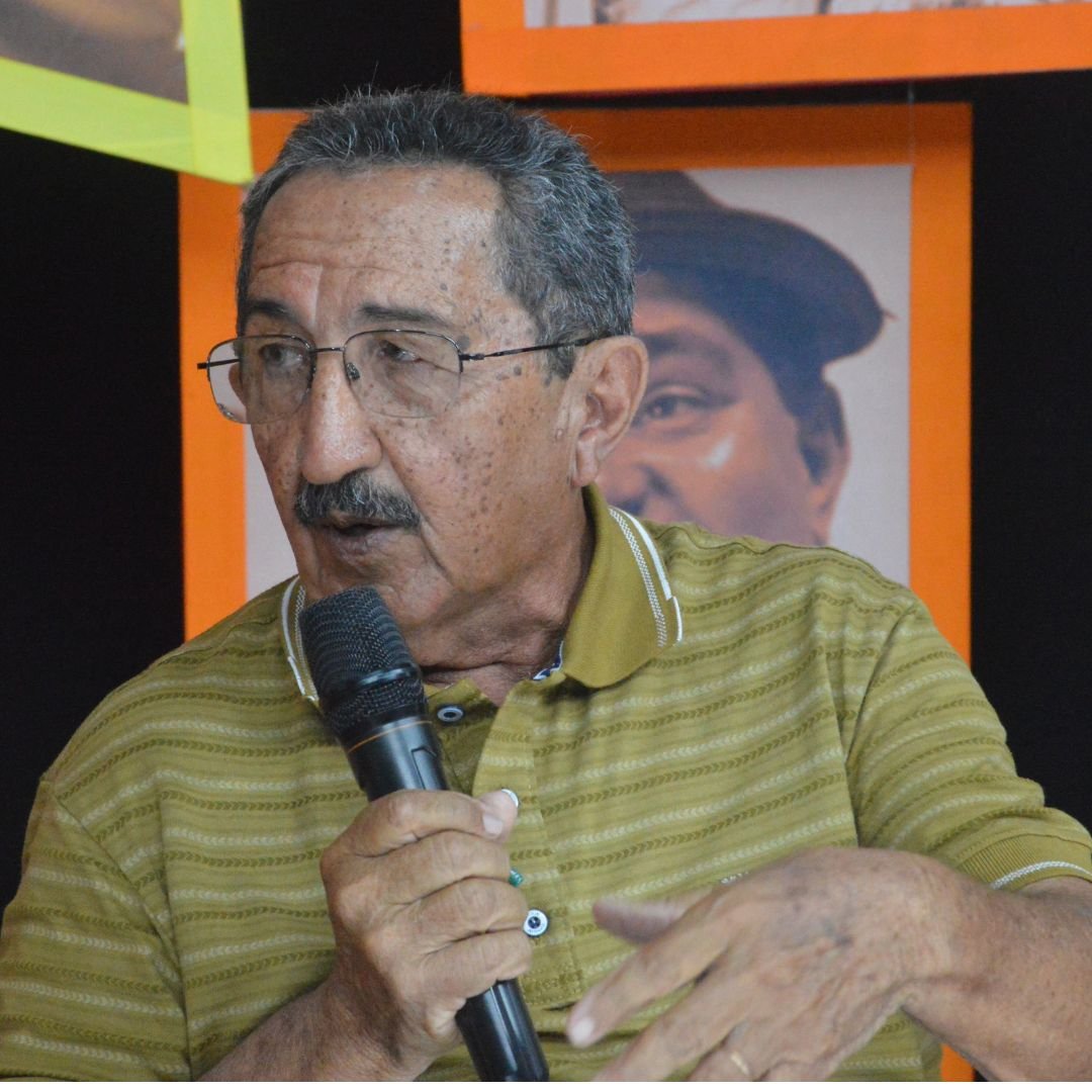 ambientalista-parabeniza-14-anos-do-farol-e-mostra-importancia-para-st