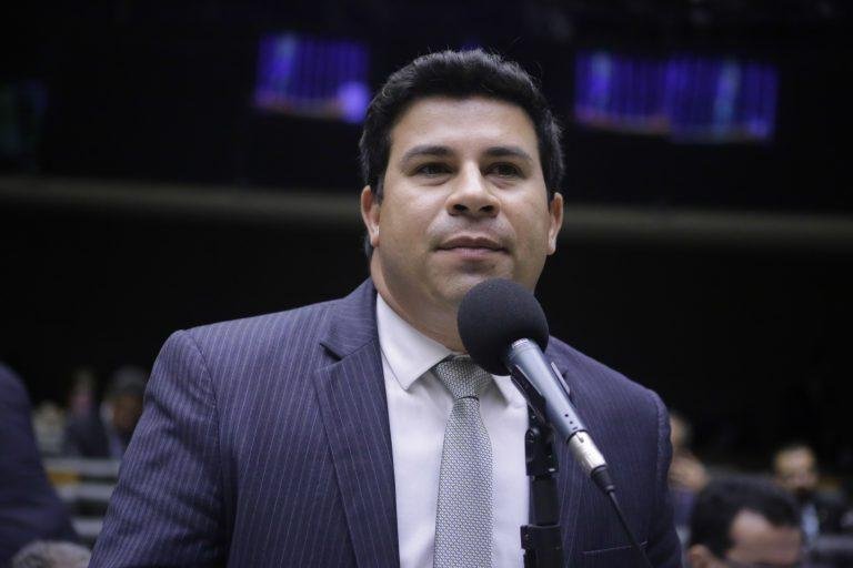 carlos-veras-destaca-decreto-de-lula-que-evita-aumento-na-conta-de-energia