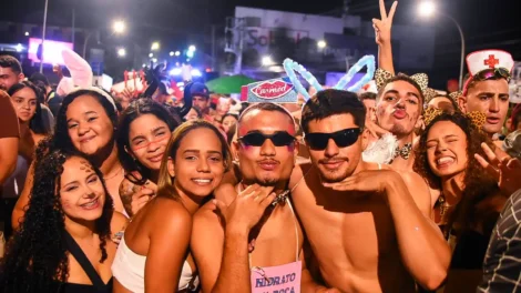 bloco-das-trichas-leva-irreverencia-e-animacao-as-ruas-de-gravata;-veja-fotos