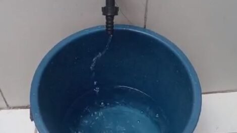 morador-esta-ha-22-dias-sem-agua-no-bairro-vila-bela-em-st-e-se-revolta