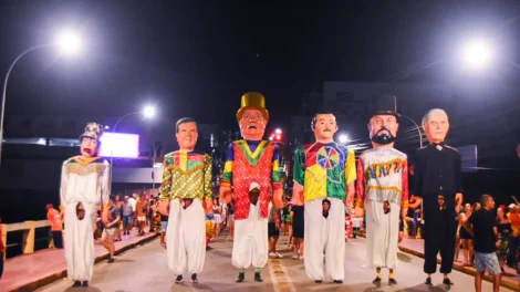 bloco-“ki-lingua-e-essa”-anima-folioes-em-gravata-com-homenagem-especial