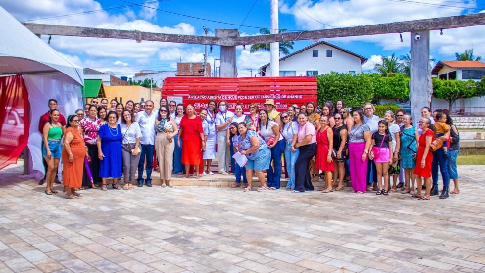 carnaiba-celebra-o-dia-internacional-da-mulher-com-inauguracao-do-banco-vermelho