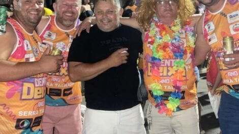 bloco-“ja-que-ta-dentro,-deixa”-reuniu-2-mil-folioes-em-serra-talhada