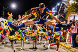 gravata-celebra-carnaval-e-dia-da-mulher-na-abertura-do-projeto-tardes-no-polo-moveleiro