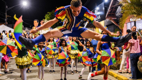 gravata-celebra-carnaval-e-dia-da-mulher-na-abertura-do-projeto-tardes-no-polo-moveleiro