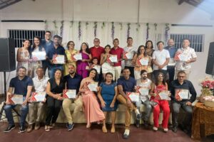 em-noite-de-festa,-vencedores-do-premio-destaques-do-ano-de-2024,-em-carnaiba,-sao-premiados-no-tacys-hall