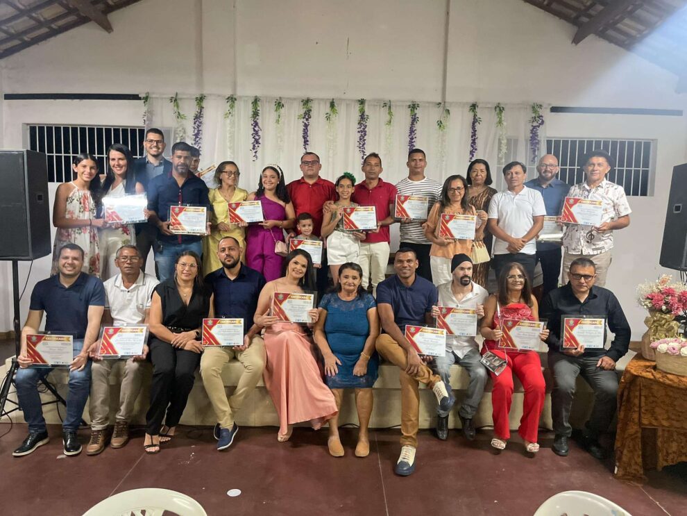 em-noite-de-festa,-vencedores-do-premio-destaques-do-ano-de-2024,-em-carnaiba,-sao-premiados-no-tacys-hall