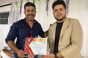jorge-queiroz-representa-a-auto-center-3g-no-premio-melhores-do-ano-de-carnaiba