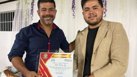 jorge-queiroz-representa-a-auto-center-3g-no-premio-melhores-do-ano-de-carnaiba