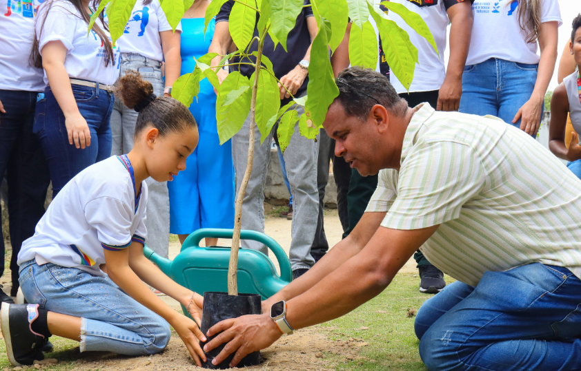 escolas-estaduais-de-pernambuco-participam-de-acao-ambiental-com-plantio-de-mais-de-mil-mudas