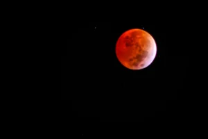 fotografo-pernambucano-registra-eclipse-lunar-em-detalhes-impressionantes