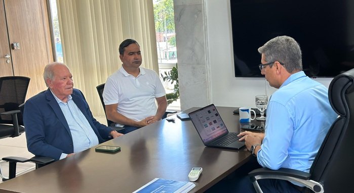 prefeito-de-brejinho-busca-informacoes-sobre-asfaltamento-da-pe-413