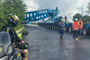continua-a-jornada-epica-do-transporte-do-transformador-gigante-pela-br-101;-veja-video