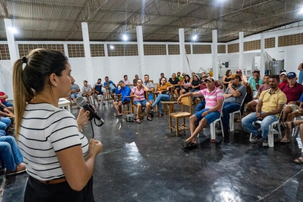 aline-karina-reafirma-apoio-e-anuncia-acoes-para-os-produtores-de-leite-de-itaeptim