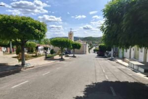 cidade-de-quixaba-com-rede-asfaltica-que-revitalizou-o-centro-comercial