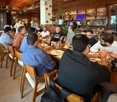 zeca-oferece-almoco-para-imprensa-de-recife-e-apresenta-projetos