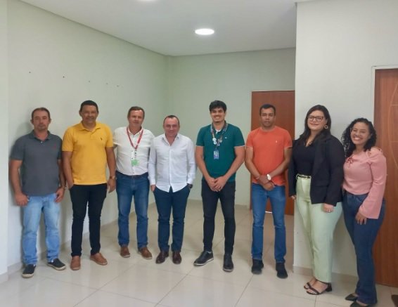 prefeito-de-santa-cruz-da-baixa-verde-se-reune-e-cobra-melhorias-da-neoenergia