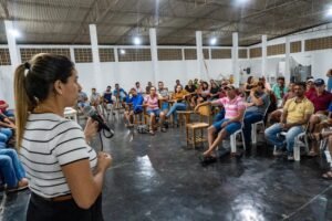 aline-karina-apoia-produtores-de-leite-de-itapetim 