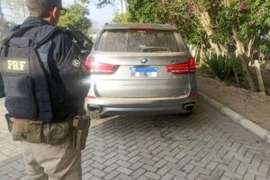 homem-compra-bmw-x5-roubada-por-r$-50-mil-e-e-detido-pela-prf-em-caruaru