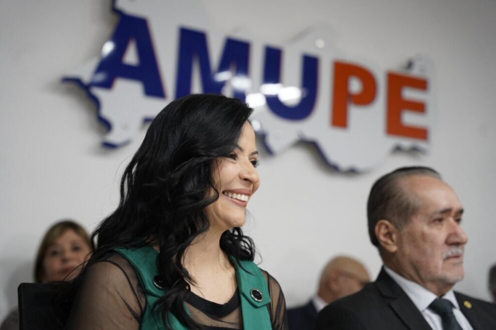 marcia-toma-posse-como-secretaria-da-mulher-na-amupe-e-reforca-compromisso