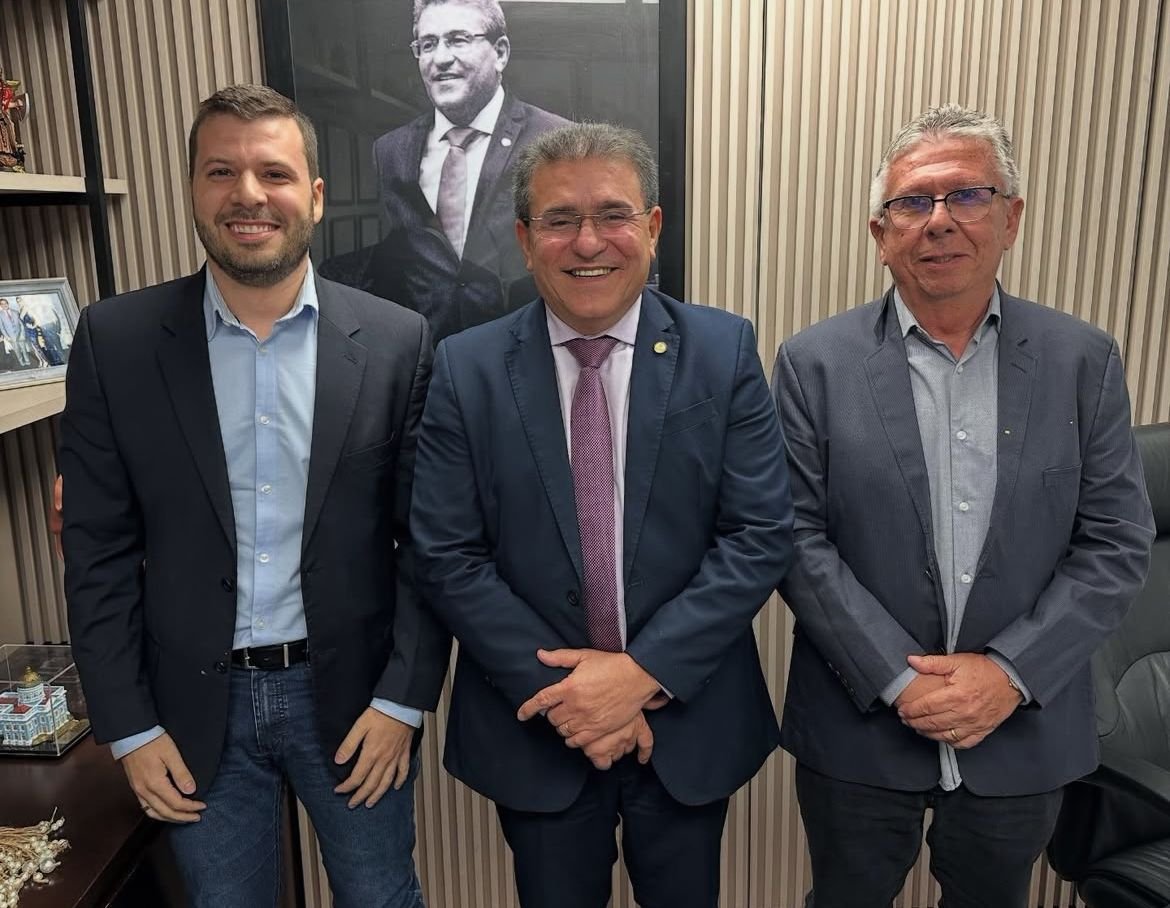 duque-recebe-apoio-e-cresce-no-pajeu:-“sou-o-unico-em-defesa-da-regiao”
