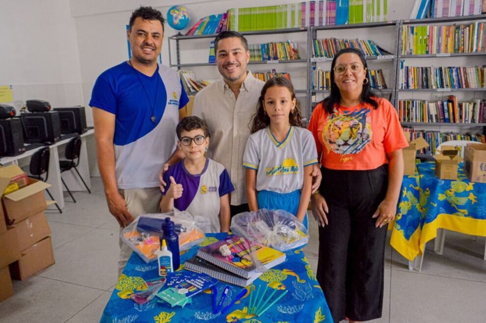 prefeitura-de-afogados-entrega-kits-escolares-para-alunos-da-rede-municipal