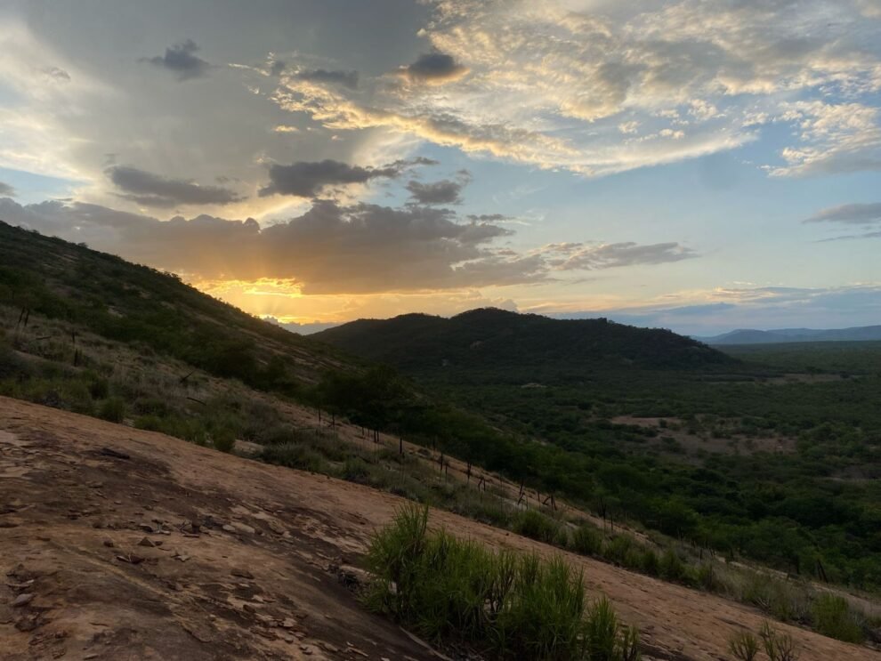 pesquisadores-e-farol-visitam-sitio-arqueologico-em-serra-talhada