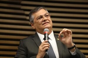 sem-surpresas:-flavio-dino-vota-pela-cassacao-da-deputada-carla-zambelli