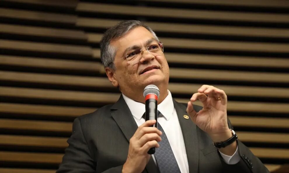 sem-surpresas:-flavio-dino-vota-pela-cassacao-da-deputada-carla-zambelli