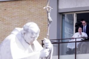 papa-francisco-deixa-hospital-apos-38-dias.-‘celebramos-o-dom-da-vida”,-diz-alckmin