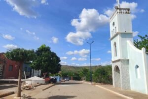 ruas-do-barros,-em-quixaba,-ganha-praca,-pavimentacao-e-iluminacao-publica