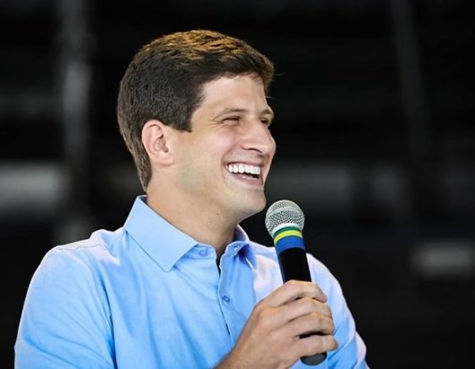 gestao-joao-campos-questionada-por-livros-superfaturados:-r$-1.690-a-unidade