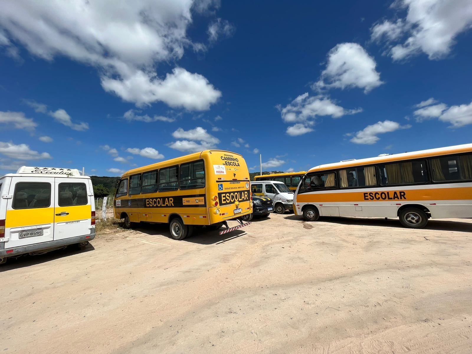 parte-do-transporte-escolar-de-st-parou-e-secretario-edmar-busca-solucao
