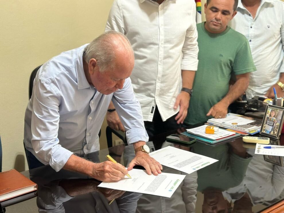 pedro-alves-assina-ordem-de-servico-para-construcao-de-ubs-em-iguaracy