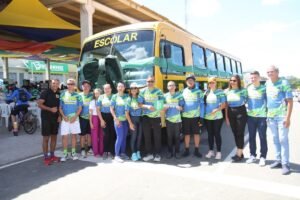 brejinho:-prefeitura-entrega-mais-um-onibus-escolar 