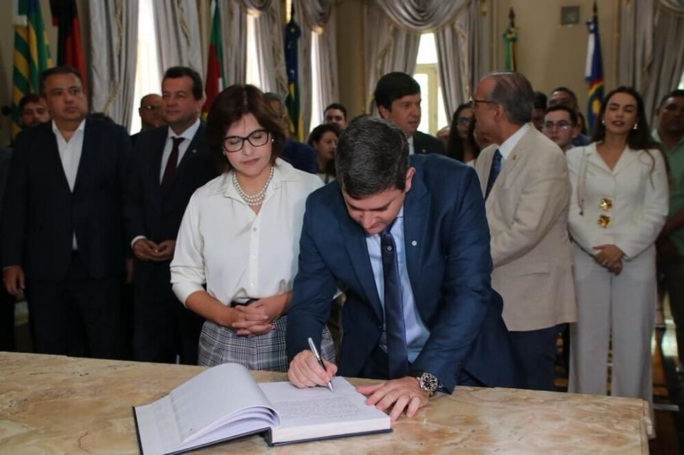 manuca-toma-posse-como-secretario-e-marca-entrada-oficial-do-avante-no-governo-raquel-lyra