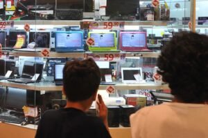 apos-nova-alta-de-juros,-mercado-reduz-previsao-para-o-pib-e-inflacao